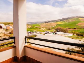 Pis a Camino mesa del baño 20. Piso con vistas, totalmente amueblado.