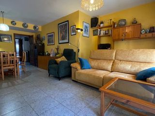 Casa adosada en Avinguda pau casals 3. Casa con encanto en castellví de rosanes. espacio, luz y comodid