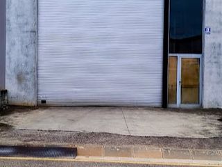 Lloguer Local Comercial a Tallers 18. Nau industrial en perfecte estat