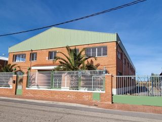 Nau industrial a Calle del tejar 20. Nave industrial independiente lista para entrar