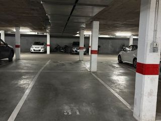 Rent Car parking in Carrer de josep ametller i viñas 43. Parquing per a coche gran