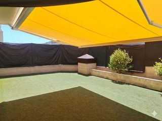 Pis a C/reina sofia 11. Piso con gran patio privado