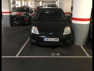 Aparcament cotxe a Calabria 257. Parking en 1 planta