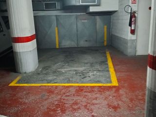 Lloguer Aparcament cotxe a Avinguda roma 60. Tiene vigilancia
