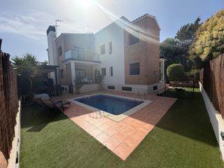 Casa aparellada a Cap de salou  22. Chalet adosado con piscina propia