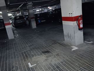 Aparcament cotxe a Carrer de la indústria 92. Garatge (plaça doble) en venda al carrer de la indústria, 92