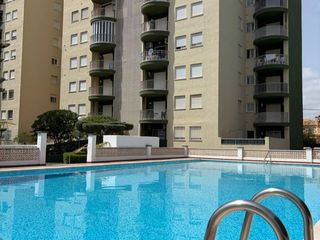 Piso en Carrer de la rioja 125. Apartamento de 3 habitaciones y 2 baños con piscina, pista de te