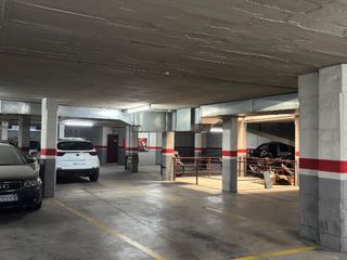 Lloguer Aparcament cotxe a Carrer de l'orient 4. Alquilo plaza de parking doble en carrer orient