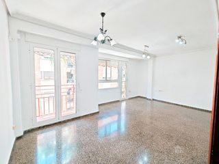 Flat in Carrer del general prim 18. Propiedad directa: dossier de adquisición patrimonial en burjass