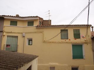 Casa aparellada a Puerta del concejo 3. Casa de pueblo luminosa junto a la plaza, a 15 min de calatayud