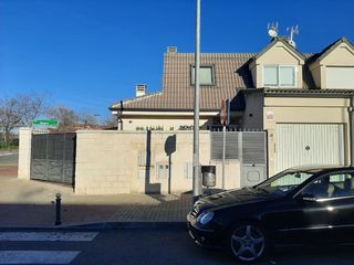 Chalet en Calle francia 15. Chalet esquina 4 hab. señorio illescas