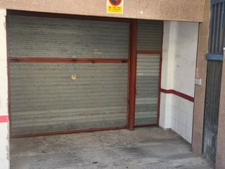 Miete Autoparkplatz in Avinguda de l'estació 57. Garaje box cerrado con trastero