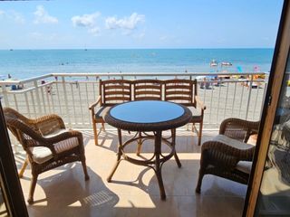 Rent Flat in Avenida vicente blasco ibañez 45. Primera línea de playa y puerto en santa pola: vistas infinitas
