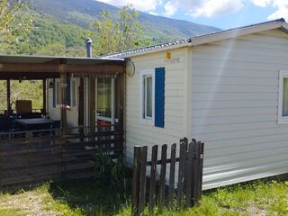 Maison à Carretera de pardines 20. Mobilhome en camping, muy buen estado, buenas vistas, tranquilo
