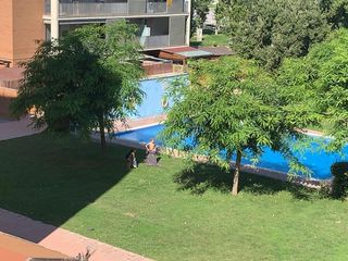 Rent Flat in Avda guatemala 41. Excelente piso con psicina y parking sant andreu de la barca