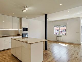 Flat in Travesera de dalt 123. Espectacular piso en zona parc guell