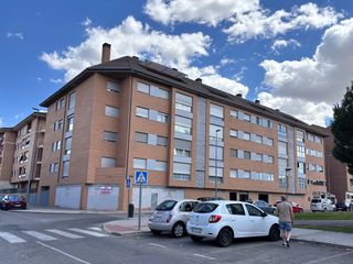 Flat in Calle caléndula 1. Piso en sonsoles 3 dormitorios