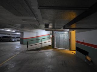 Lloguer Aparcament cotxe a Avinguda de la vila  40. Plaza +  dos trasteros