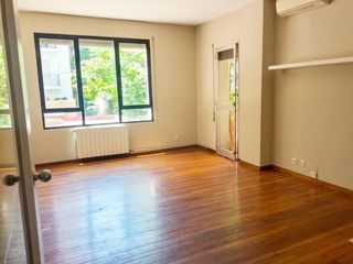 Piso en Muntaner  403. Vivienda orientada a patio de jardín con muchísimo sol