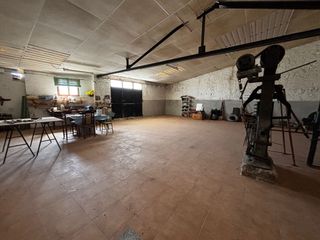 Casa adossada a Carrer de ramón berenguer iv 16. Casa con muchas posibilidades
