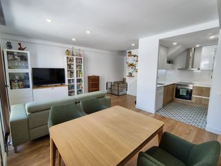 Zweistöckige Wohnung in Carrer pelegrí torelló 8. Ático con gran terraza, parking y trastero – obra seminueva