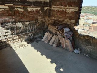Maison à Carrer castell 20. Casa en venta de 3 plantas con terraza y vistas panorámicas