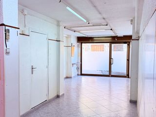 Lloguer Local Comercial a Sant felip 82. Local comercial a peu de carrer al masnou