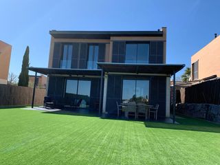 Affitto Casa in Camí del transformador 42. Casa independiente con piscina privada