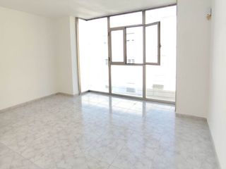 Piso en Carrer vint-i-tres baix 1. Piso luminoso y acogedor con 3 dormitorios, balcón, ascensor y a