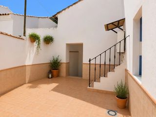 Casa adossada a Calle cuarteles 4. Gran casa unifamiliar en el centro de valle de abdalajís (málaga