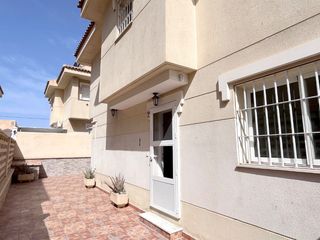 Chalet en Calle caramillo 21. Chalet adosado