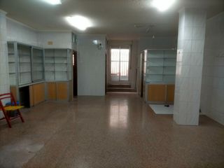 Geschäftsraum in Clara campoamor 10. Local en venta para negocio o vivienda
