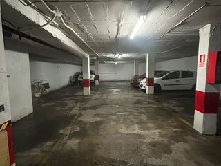 Alquiler Parking coche en Calle goles 64. Se alquila plaza de garaje en el centro de sevilla