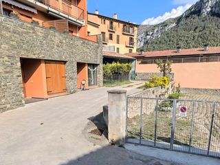Planta baixa a Carrer de l'església 3. Planta baixa amb entrada independent, pàrking i terrassa amb tra