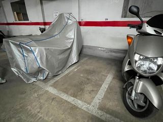 Motorradparkplatz in Na rovella  9. Plaza de moto con pocos gastos