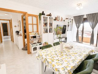 Etagenwohnung in Carrer sureda 7. Piso luminoso en la soledat nord