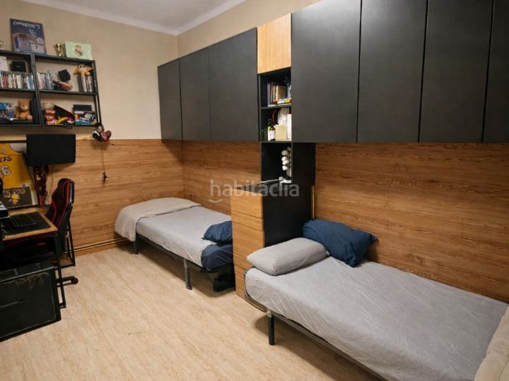 Foto c413bf7b-58df-4ba5-ac0a-a82cfacf07c1. Flat in carrer de la selva 14 in Sant Crist Badalona