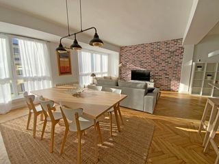 Location Appartement à Avenida fernández latorre 100. Piso recién reformado, céntrico, muy luminoso, totalmente equipa