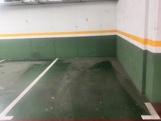 Miete Autoparkplatz in Carrer de sallarès i pla 182. Parking para coche mediano