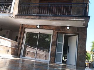 Semi detached house in Avinguda generalitat 70. Chalet adosado a 3 vientos recién reformado con piscina comunita