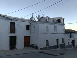 Casa in Calle pedregosa 13. Casa de pueblo con terraza y vistas al castillo en puebla de alc