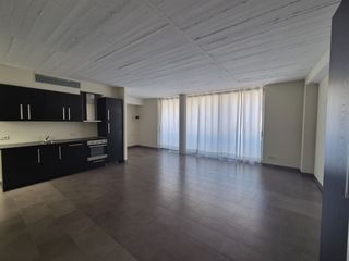 Lloguer Loft a Carrer de pere iv 344. Piso luminoso con terraza y parking opcional en pere iv
