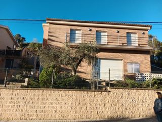 Chalet à Carrer barcelona 47. Chalé en la pobla de claramunt