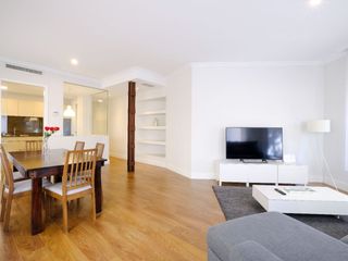 Piso en Alcala 180. Exclusiva vivienda reformada junto a manuel becerra, en una de l