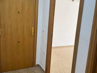 Flat in Avd gaspar aguilar  111. Vendo piso semi nuevo con garaje