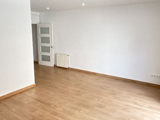 Flat in Carrer de munt  30. Vivenda totalment reformada per entrar a viure