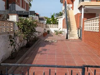 Flat in Carrer simón bolívar 10. Apartamento en la llosa cerca del mar.
