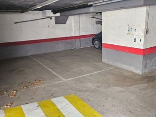 Parking coche en Zamora 40. En venta plaza de parking mixta (14m²)  buena ubicación
