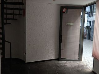 Local Comercial a Plaça de la puríssima sang 7. Gran local único en la zona con baño propio