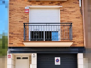 Casa a schiera in Calle pontevedra 17a. Buena ubicación, zona tranquila!
